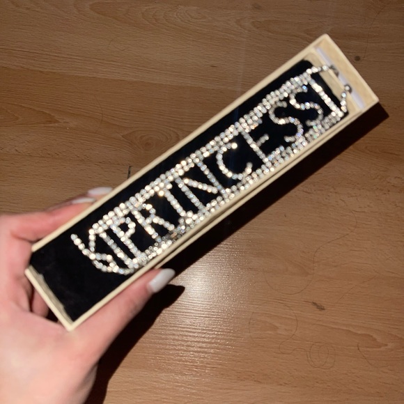 Sparkly Princess Clasp Choker - Picture 3 of 3